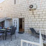 Mili - Two Bedroom With Terrace And Sea View Sinjska 15 Apartman