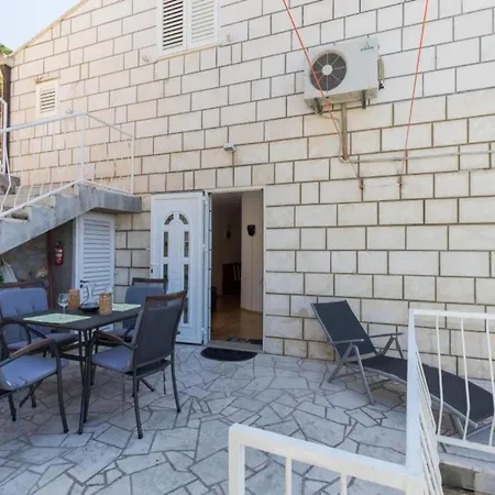 Appartamento Mili - Two Bedroom With Terrace And Sea View Sinjska 15 *