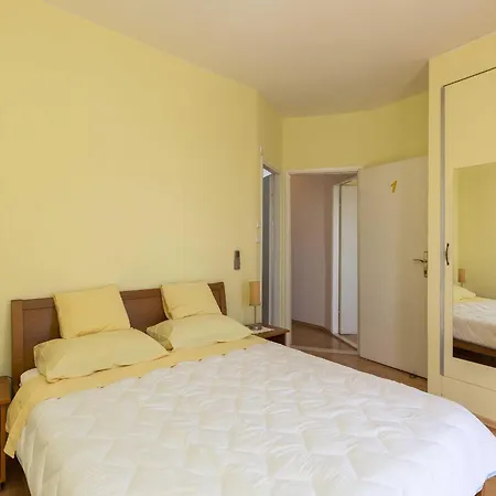 Mili - Two Bedroom With Terrace And Sea View Sinjska 15 Lägenhet