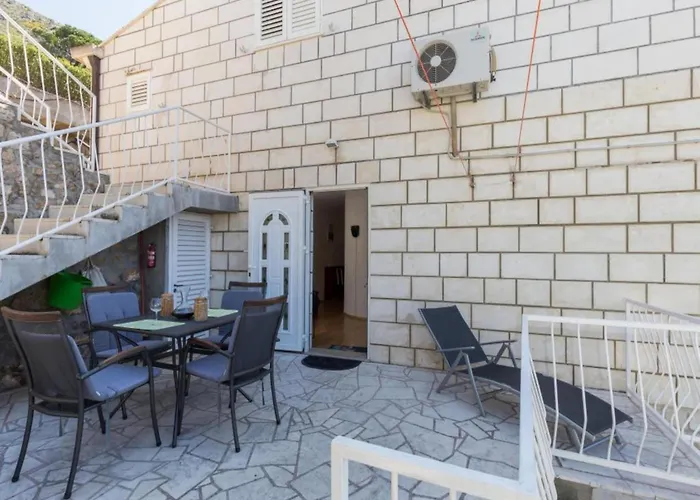 Apartmán Mili - Two Bedroom With Terrace And Sea View Sinjska 15 *