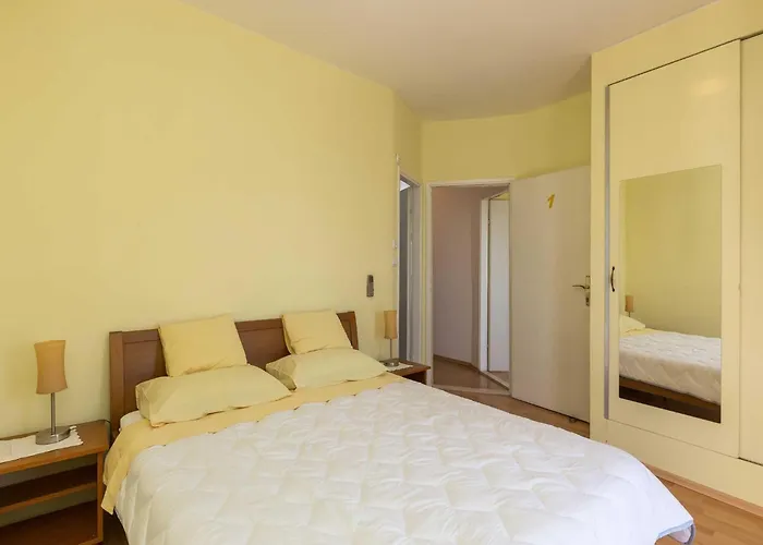 Mili - Two Bedroom With Terrace And Sea View Sinjska 15 Lägenhet
