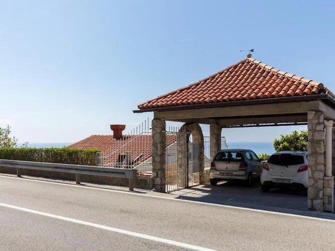 Mili - Two Bedroom With Terrace And Sea View Sinjska 15 Дубровник